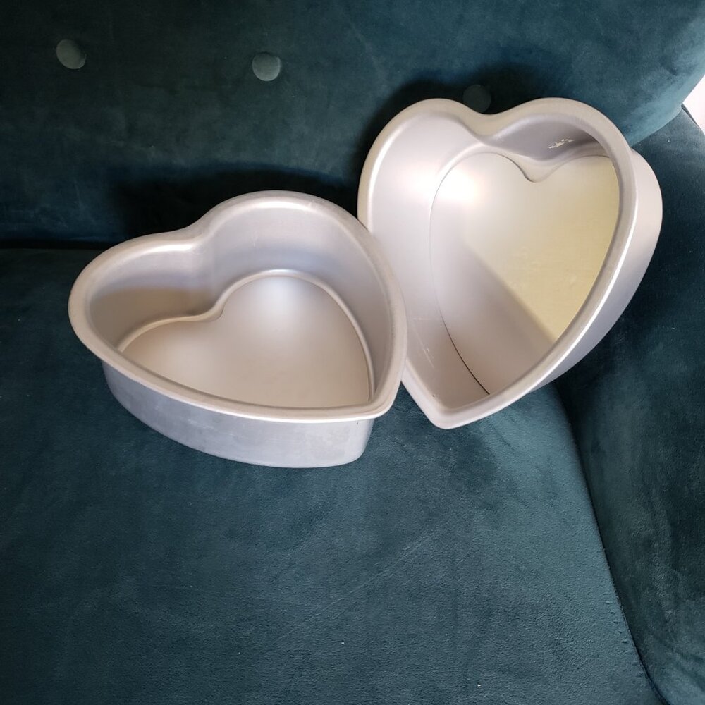 Fat Daddio's Anodized Aluminum Removable Bottom Heart Cake Pans, 8x3 In (Qty2)